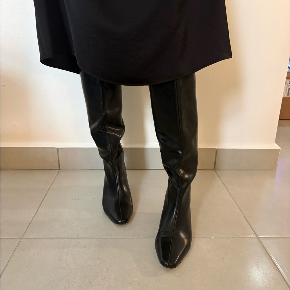Women's Black Knee-High Boots